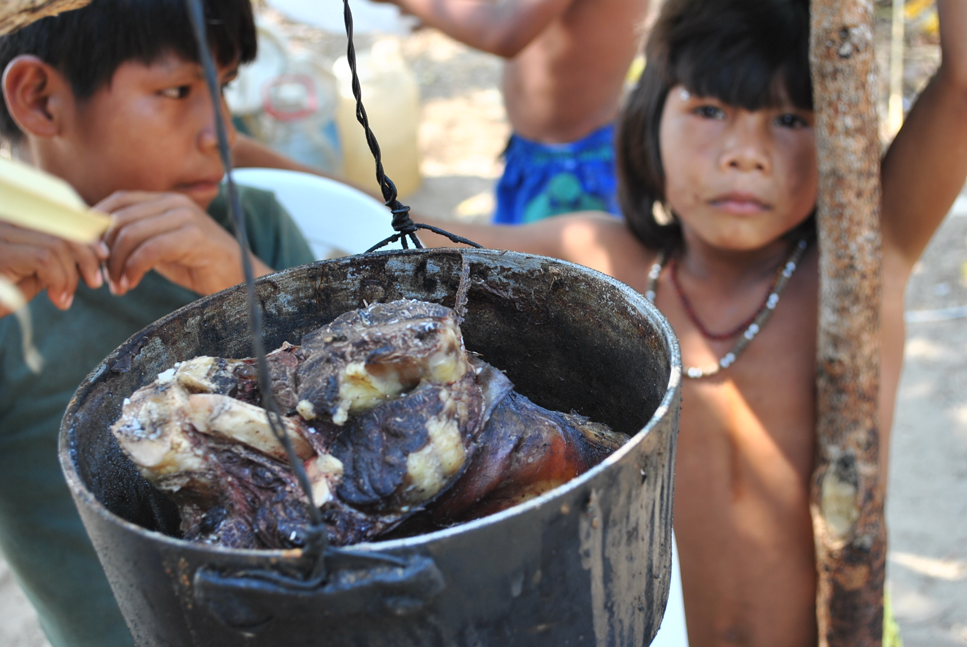 A carne está para os mehin (índios) como o ouro para os cupen (brancos) (foto: Leilane Marinho)