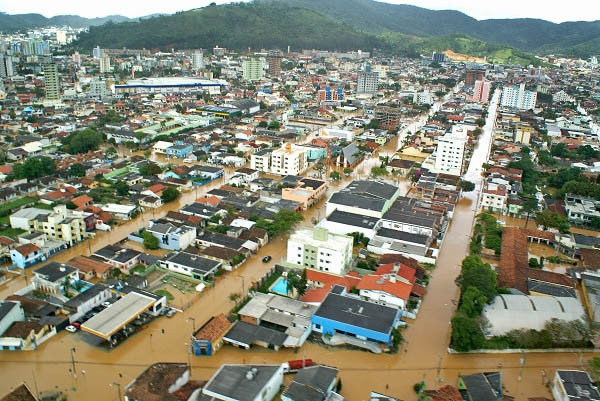 Ao aprovarem o Código Ambiental sem nenhum voto contra, os parlamentares catarinenses colocaram uma borracha na tragédia que se abateu sobre o estado há seis meses (Foto: Neiva Daltrozo / SECOM)