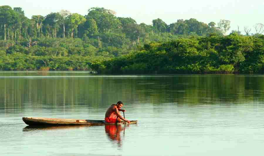 Pescador no Rio Maués (foto: Luke Parry)