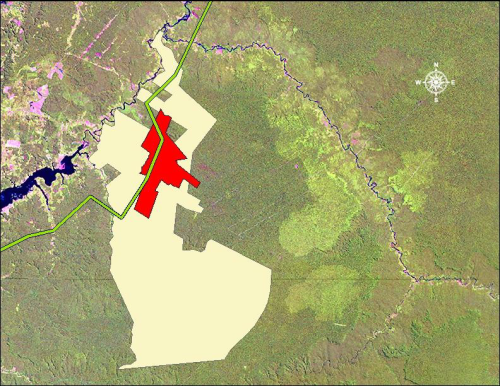 Área vermelha - Área a que o assentamento Corta-Corda ficaria restrito caso seja implementada a proposta que acomoda o interesse de madeireiros. Ela teria apenas 11 mil hectares, contra o total (área bege + vermelha) de 52 mil hectares ocupados, hoje.