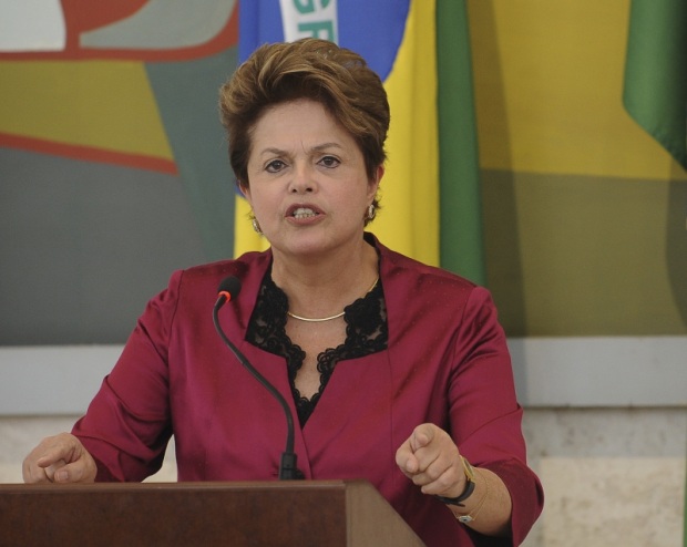 Dilma no Conselho de Desenvolvimento Econômico e Social, onde foi flagrada com um bilhete endereçado as suas ministras. Foto: Wilson Dias/ABr