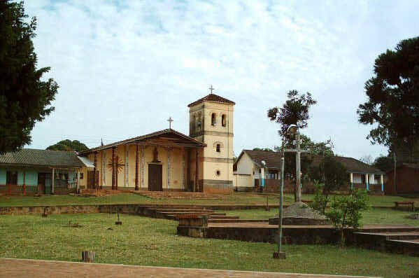 Santiago é uma antiga missão jesuíta, fundada em 1754. (Fotos: P. Vargas C.)