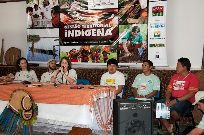 No fim de novembro, 13 etnias indígenas se encontraram no município de Poconé (MT), ao sul de Cuiabá, para trocar experiências a respeito de planos de gestão territorial. Foto: Laercio Miranda / OPAN