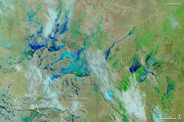 Imagem feita no dia 8 de março pelo sensor MODIS, da NASA, a bordo do satélite Terra, mostra o inchaço do Channel Country, no sul do Austrália. Essa foi apenas uma das regiões afetadas em todo o país que teve no verão entre 2010 e 2011, o recorde de chuvas desde que as medições foram iniciadas.