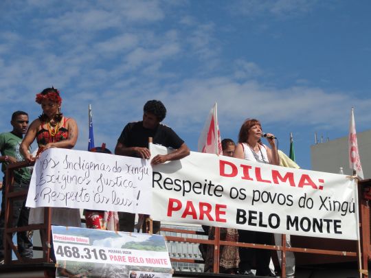 Palanque montado em frente ao planalto