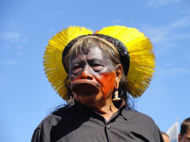 Cacique Raoni foi o representante dos povos indígenas para levar a petição com 600 mil assinaturas pedindo cancelamento do projeto de Belo Monte (foto Nathalia Clark)