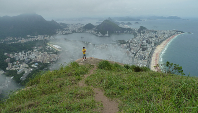 Lagoa Rodrigo de Freitas e Ipanema se destacam no relevo variado e sinuoso do Rio. Foto: Pedro Menezes.