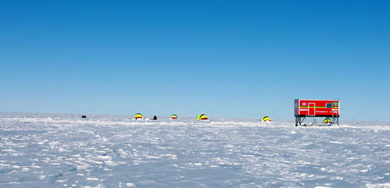 Acampamento avançado, a 84°S, onde o módulo está sendo instalado. Foto: CPC/UFRGS Divulgação