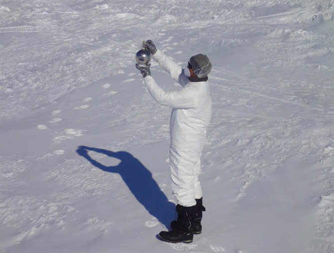 Pesquisador realiza coleta de amostragem atmosférica na Antártica - CPC/UFRGS Divulgação