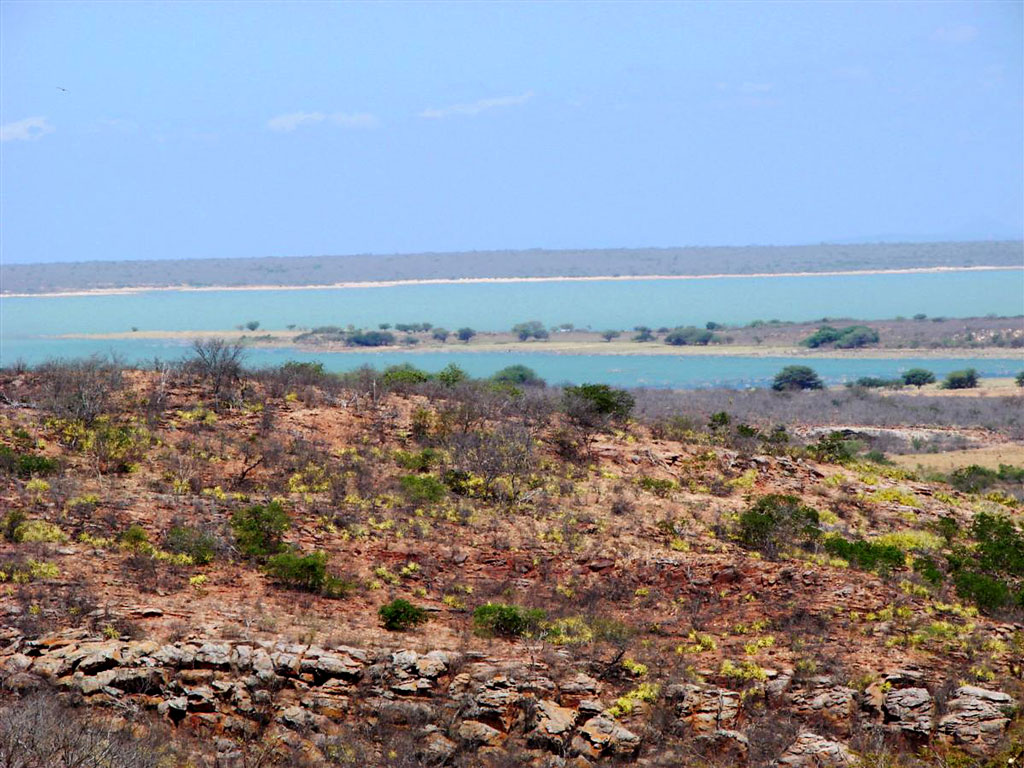 Represa de Itaparica sob o efeito negativo da alta incidência solar: as águas evaporam. Por que não transformar esse limão em uma limonada? Foto: Glauco Umbelino