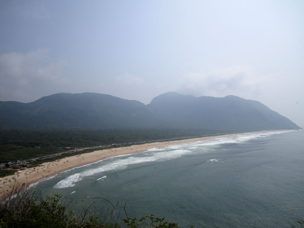 A praia de Grumari, vista da pista de pouso. Foto: Duda Menegassi