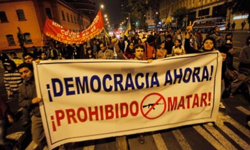 Habitantes de Lima fazem ato em solidariedade aos protestos contra projeto de mineração de ouro em Cajamarca. Foto:Reuters