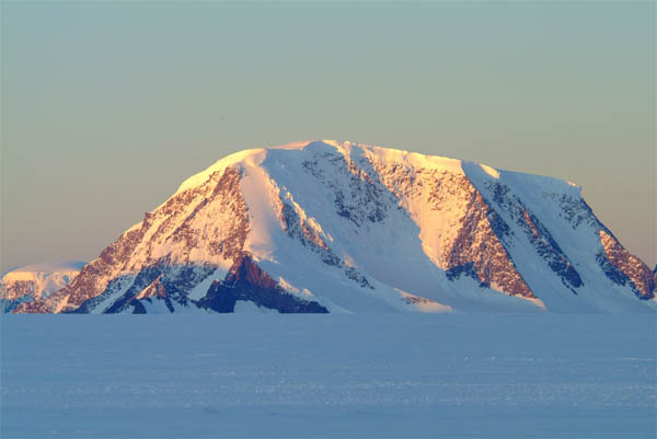 Um dos choques do degelo de julho foi ter atingido altitudes elevadas. Foto: Divulgação/greenland.com