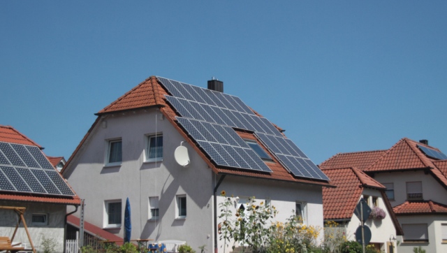 Casas alemãs recobertas de painéis solars, na região da Bavária. (foto: Johnathan Eric)