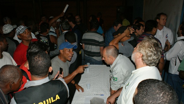 Confusão em Caravelas, Bahia, impediu realização de audiência pública sobre as novas UCs de Abrolhos (foto: divulgação Yes Assessoria de Imprensa)