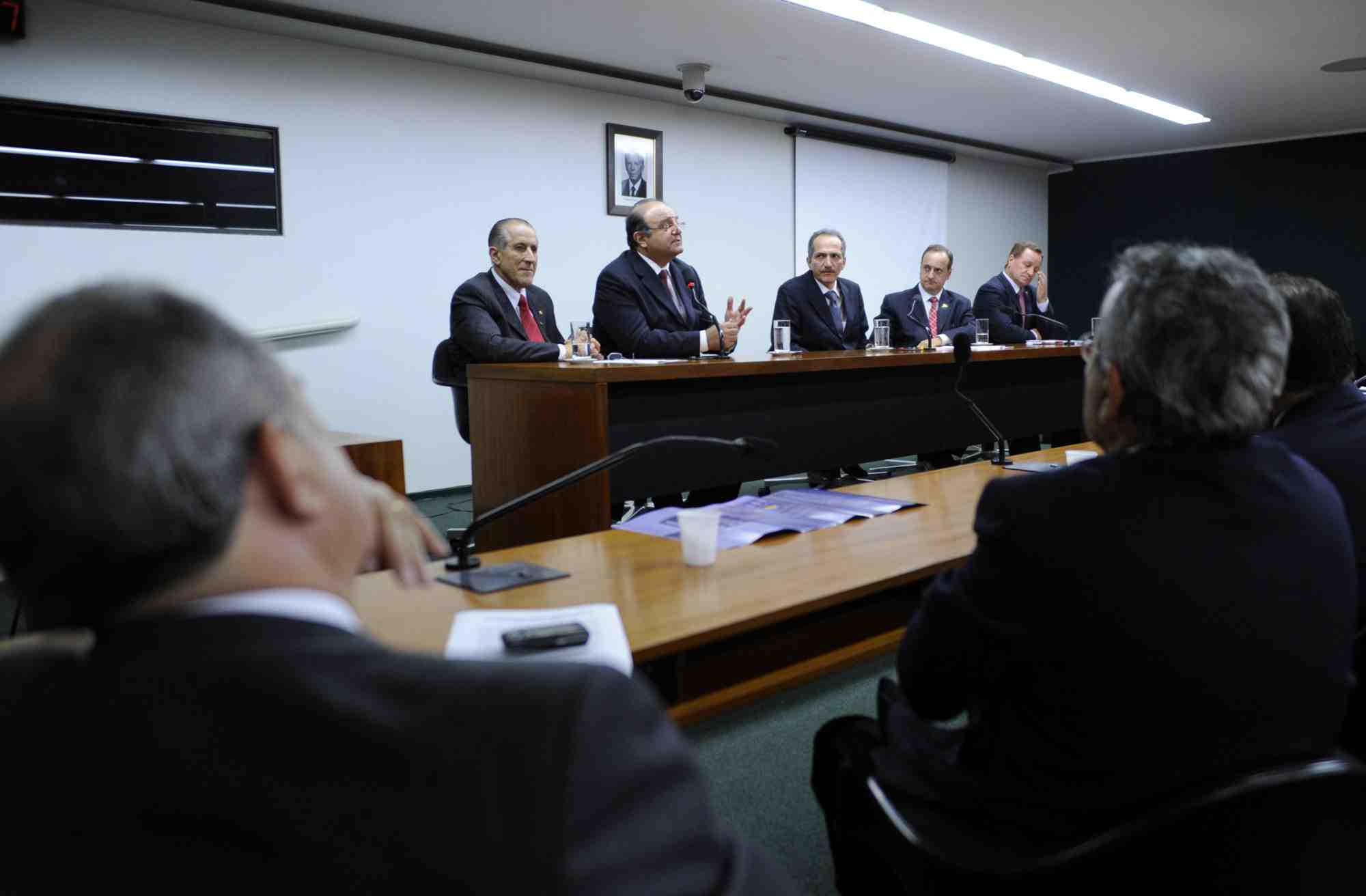 Reunião da nova frente parlamentar nacionalista: deputados que combatem 