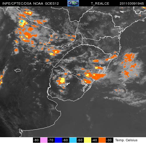 Imagem realçada do dia 9 de março, às 19h45min, mostra nuvens na porção sul do RS.