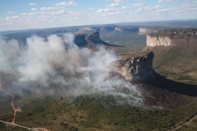 Imagem área de foco de incêndio na região Parque Nacional Chapada Diamantina. (Foto: Blog Parque Nacional Chapada Diamantina)