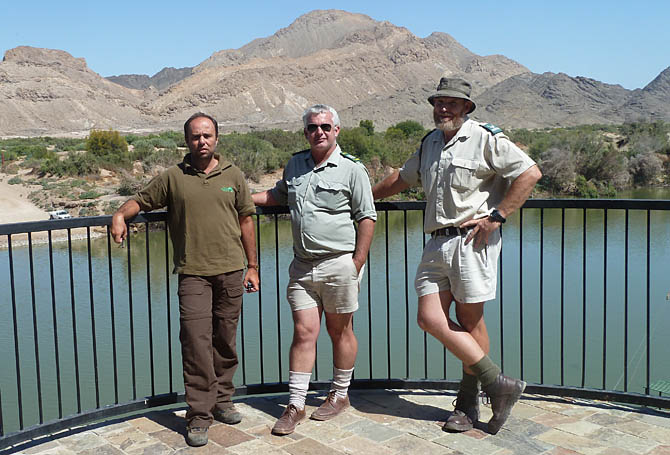 Pedro da Cunha e Menezes, Wayne Handley (diretor do Parque Ai-Ais) e Nick de Goede (Diretor do Parque Richtersveld)