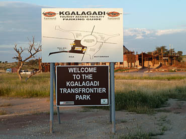 A entrada binacional do Parque do Kgalagadi (Foto: Pedro da Cunha e Menezes)