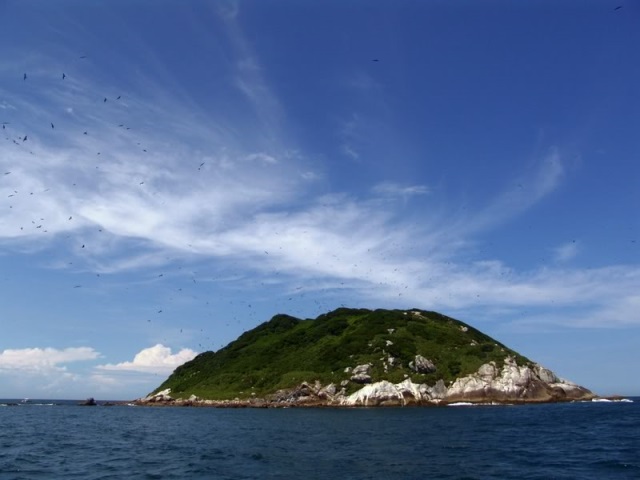 Uma das ilhas que formam o arquiélogo. Dimensão do novo parque marinho ainda não foi definido. Foto: ACWB/skyscrapercity.