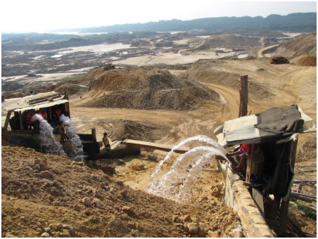 O principal impacto da Interoceânica foi facilitar e reduzir custos da mineração ilegal de ouro, que está destruindo rios e florestas de Madre de Dios.