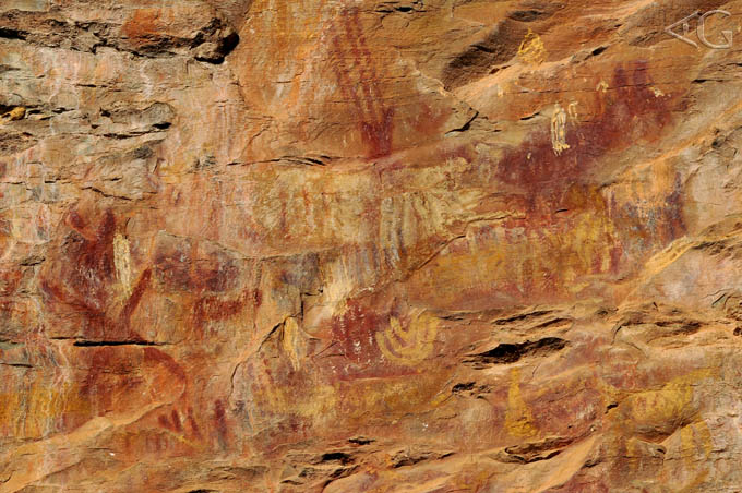 Pinturas rupestres representam formas geométricas.