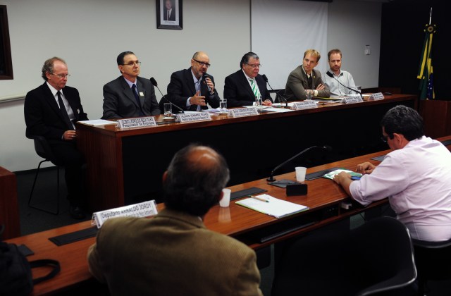 Audiência da Comissão de Meio Ambiente: proposta é criar uma subcomissão para avaliar os transgênicos no Brasil. Foto: Leonardo Prado/Câmara dos Deputados.