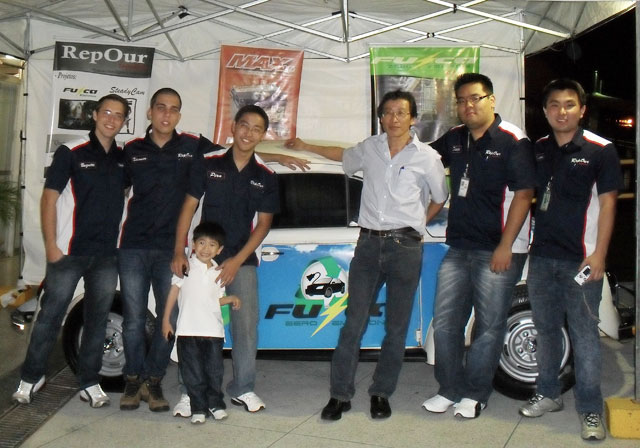 A orgulhosa equipe que produziu Thomas, o EcoFusca, toda oriunda da Federal do Paraná, em Londrina