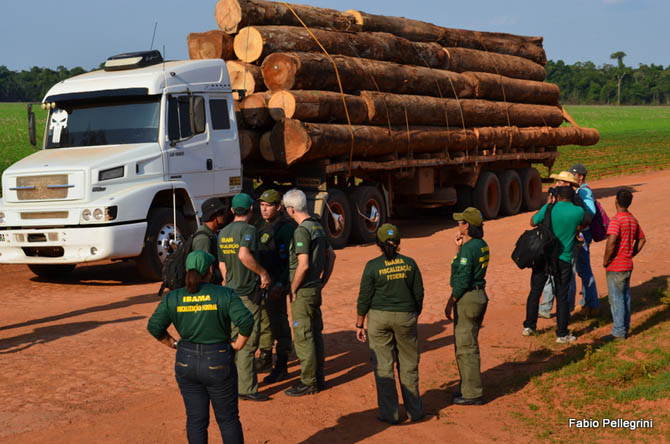 Carreta interceptada pelos agentes: tudo ok!