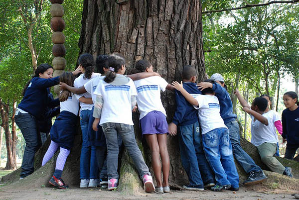 Um largo e empolgado abraço. Foto: Renata Albuquerque