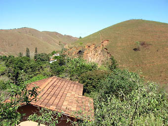 Uma das voçorocas (erosões) que o Novo Horizonte 1 pretende remediar em Miguel Pereira (RJ). (Foto: Felipe Lobo)