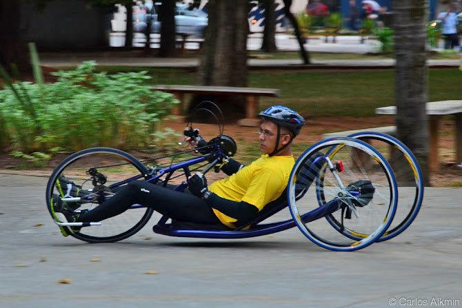 Participante com a handbike / Foto: Carlos Alkmin