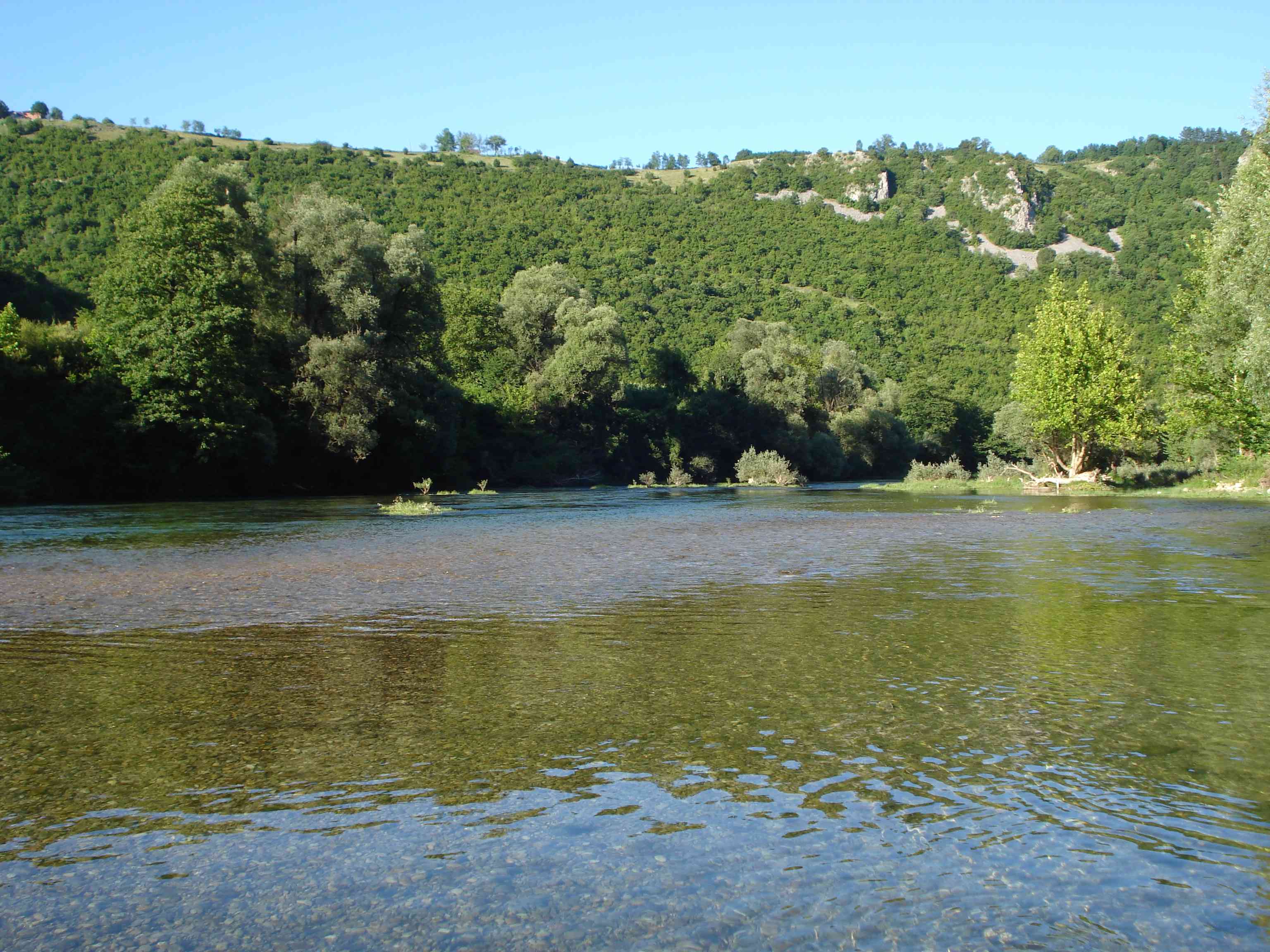 Rio Una, futura base para parque nacional na Bósnia (foto: autor)