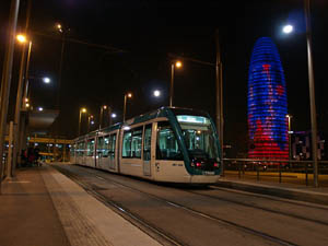 O trem elétrico urbano Tram ligará o noroeste ao sudeste da cidade, sem emitir ruído ou produzir CO2. (Foto: Prefeitura de Barcelona)